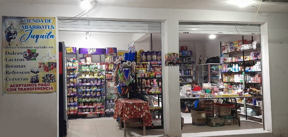 Entrada de la tienda Juquila